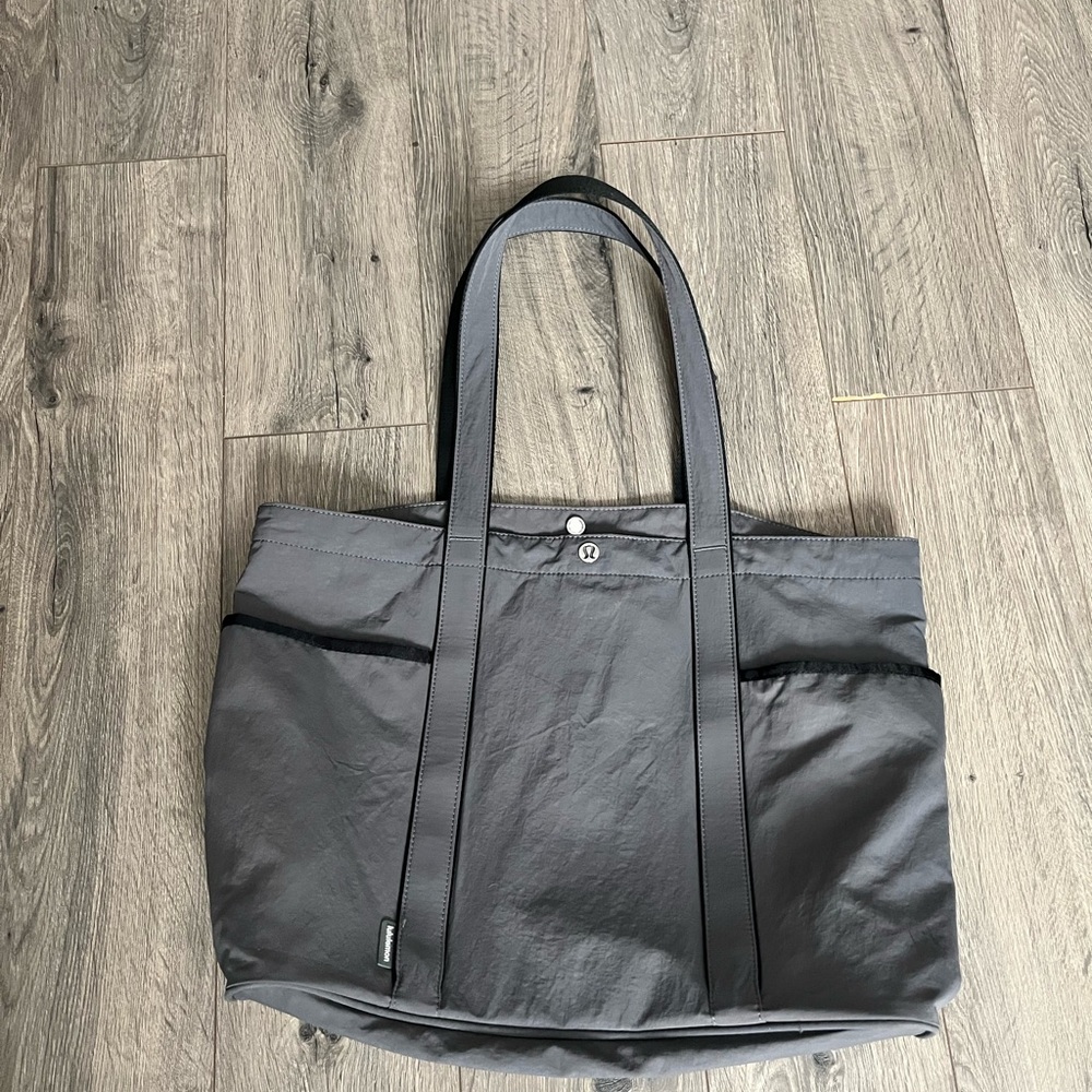 Lululemon tote